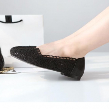 black flats closed toe